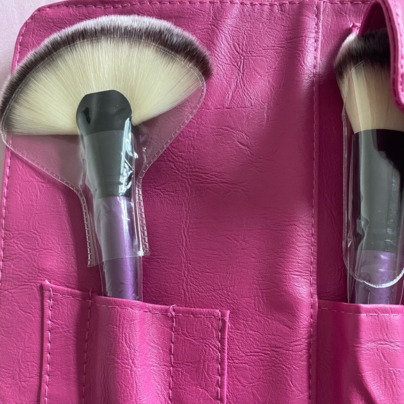 NWOT 24 set pink makeup brush set - Picture 2 of 3